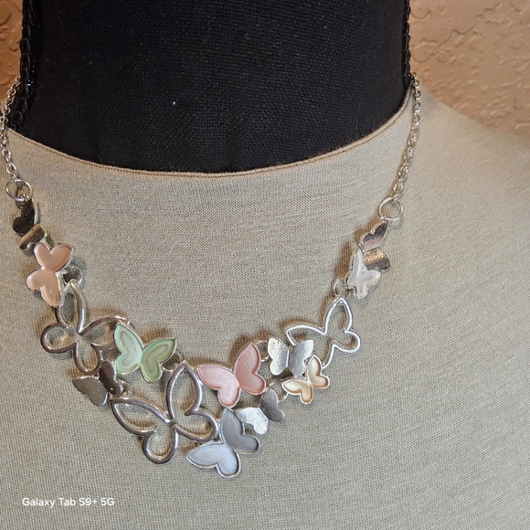NWT SILVER n MULTI COLOR BUTTERFLY NECKLACE - Picture 2 of 3